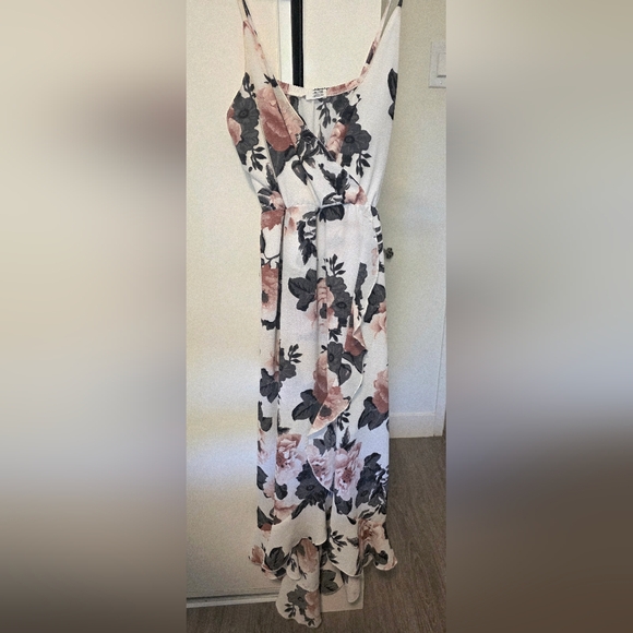 Ardene Floral Maxi Dress in Black and Pink - Picture 3 of 4